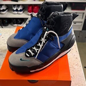 Nike Men's Blue and Gray Sneakers